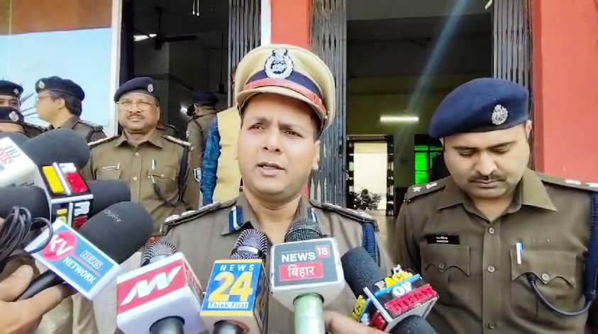 बेगूसराय खगड़िया रेंज के डीआईजी आशीष भारती ने बेगूसराय पुलिस लाइन में नव प्रोन्नत पुलिस पदाधिकारी के प्रशिक्षण की व्यवस्था की 2