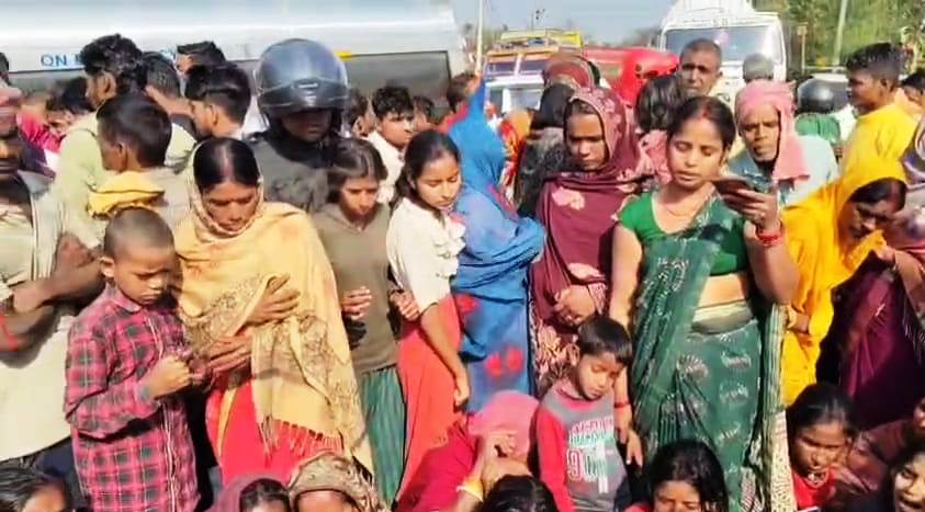 बेगूसराय में बेख़ौफ़ अपराधियों एक युवक को गोली मारकर किया हत्या, आक्रोशित परिजनों ने सड़क जाम कर किया हंगामा 2