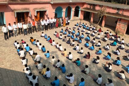भगवानपुर प्रखंड के विभिन्न विद्यालयों में बच्चों को चक्रवाती तुफान एवं तेज आंधी से बचाव के बताये गए तरीके 12