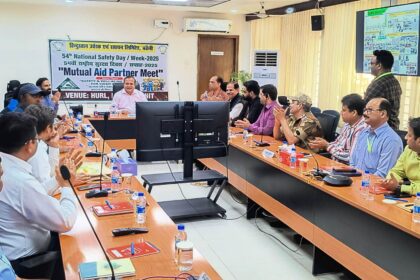 हर्ल बरौनी में म्यूचुअल ऐंड पार्टनर्स की एक बैठक आयोजित 19