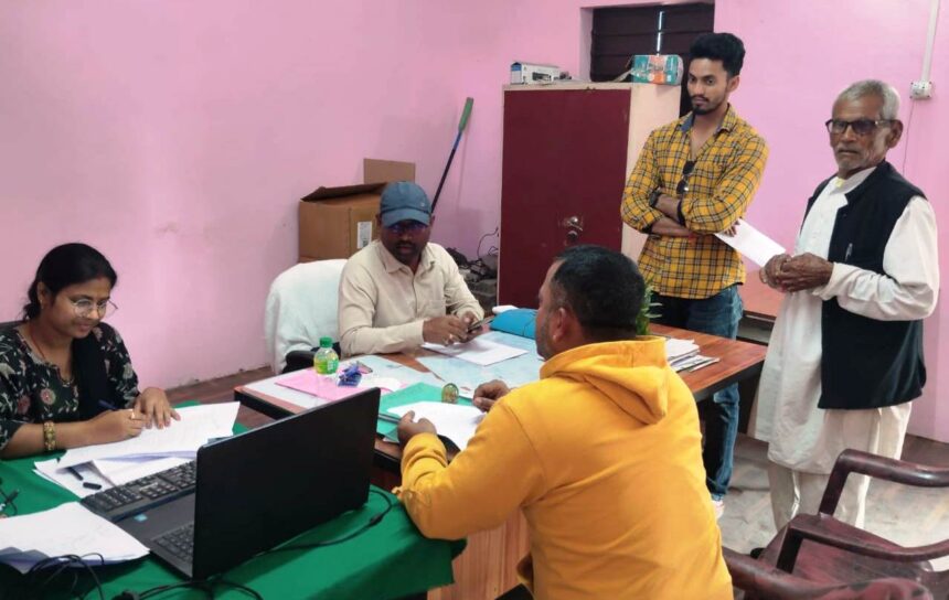 खोदावंदपुर में विद्युत बिल सुधार शिविर का आयोजन 1