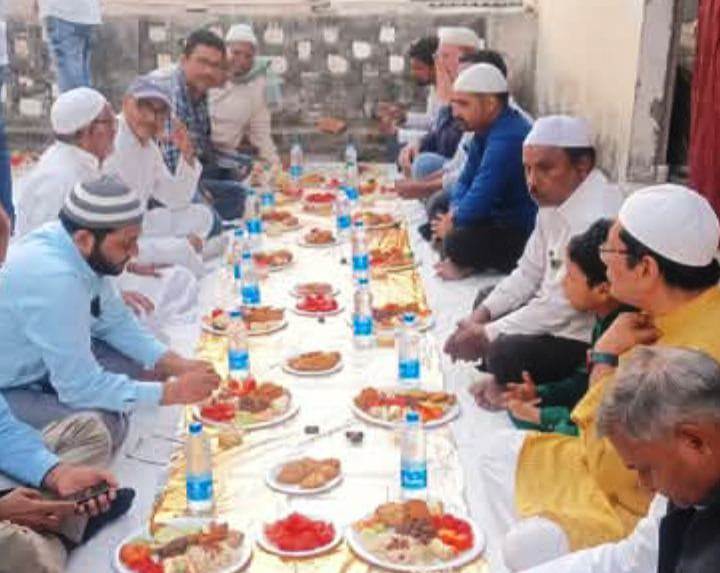 समस्तीपुर: जदयू लीडर तारिक़ रहमान बॉबी के निवास स्थान पर इफ्तार पार्टी का आयोजन 3