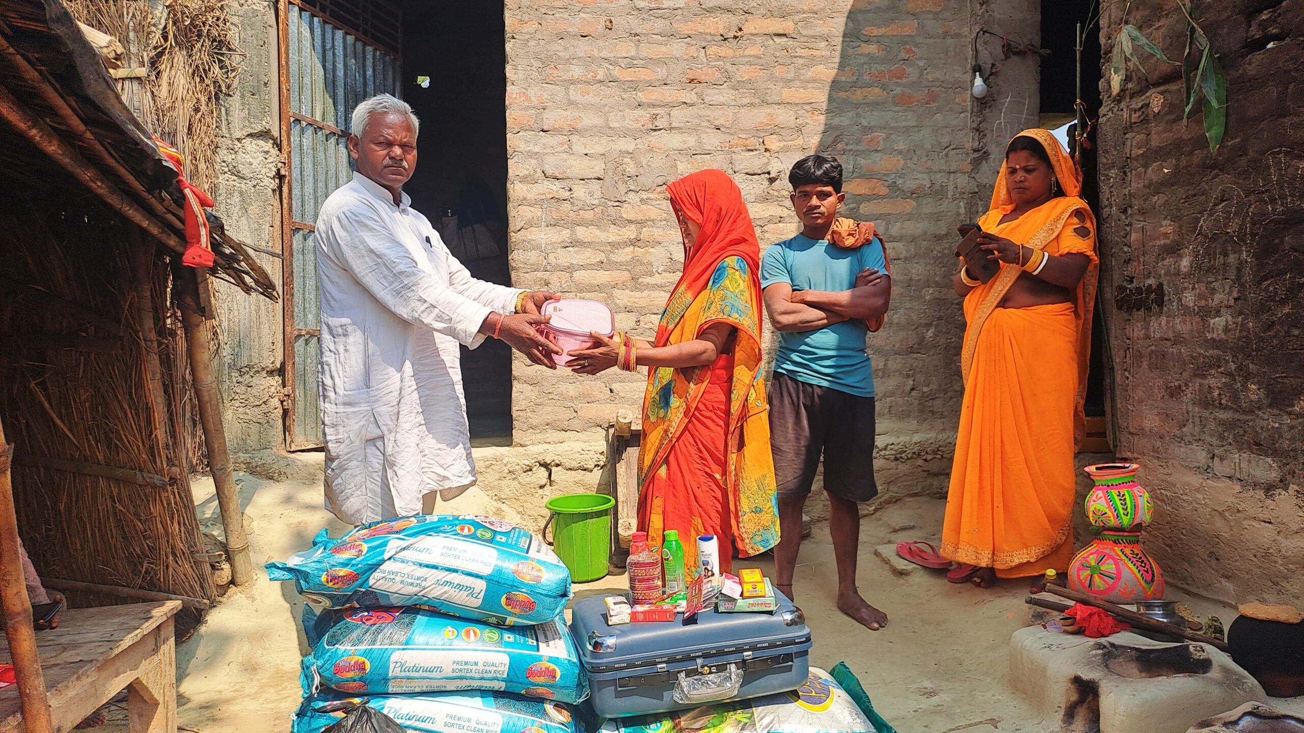 समस्तीपुर: समाजसेवी राजू सहनी के पहल पर गरीब घर की बिटिया की शादी धूमधाम से हुआ संपन्न 2