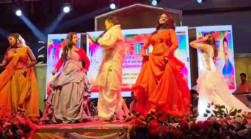 बेगूसराय हर्ष गार्डन में होली मिलन समारोह का किया गया आयोजन 2