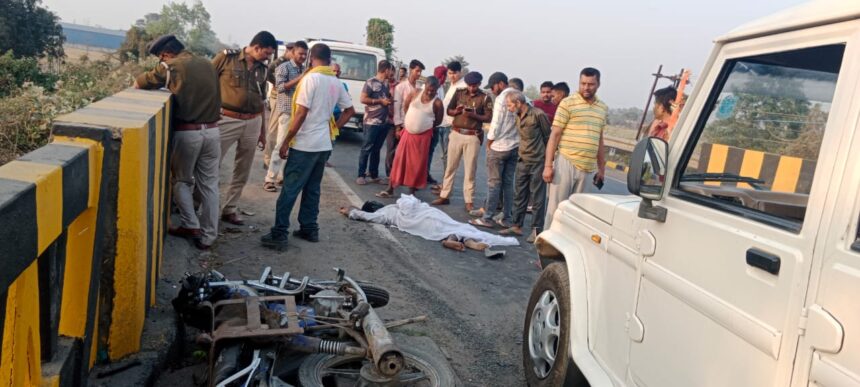 बेगूसराय के जीरोमाइल रेलवे ओवरब्रिज पर सड़क हादसे में बाईक सवार की मौत 1