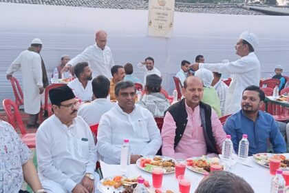 समस्तीपुर फाजिलपुर में दावतें इफ्तार आयोजित,इलाके के प्रबुद्ध लोग हुए शामिल 16