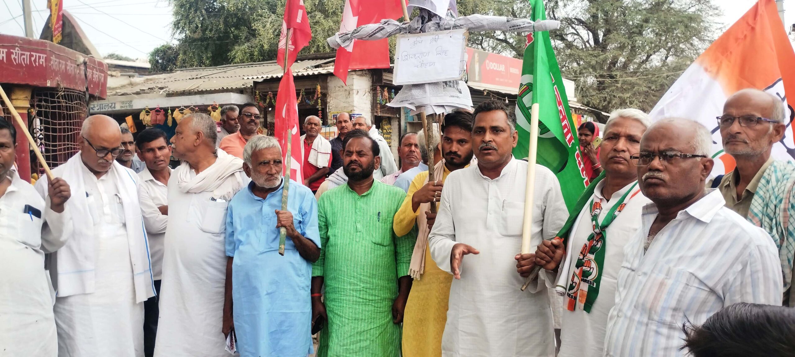 मक्का अनुसंधान केंद्र के स्थानांतरण के खिलाफ महागठबंधन कार्यकर्ताओं ने कृषि मंत्री का फूंका पुतला 4