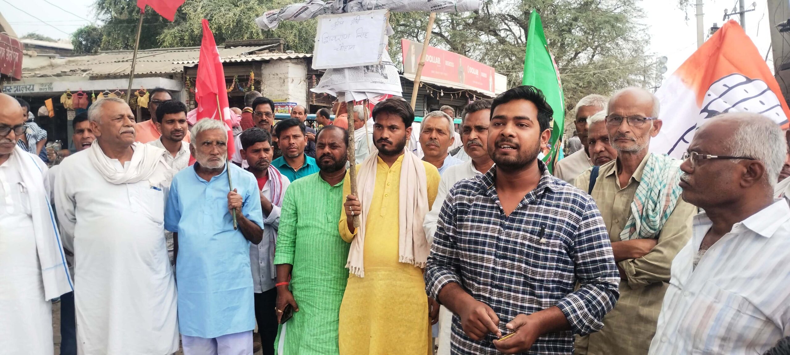 मक्का अनुसंधान केंद्र के स्थानांतरण के खिलाफ महागठबंधन कार्यकर्ताओं ने कृषि मंत्री का फूंका पुतला 6