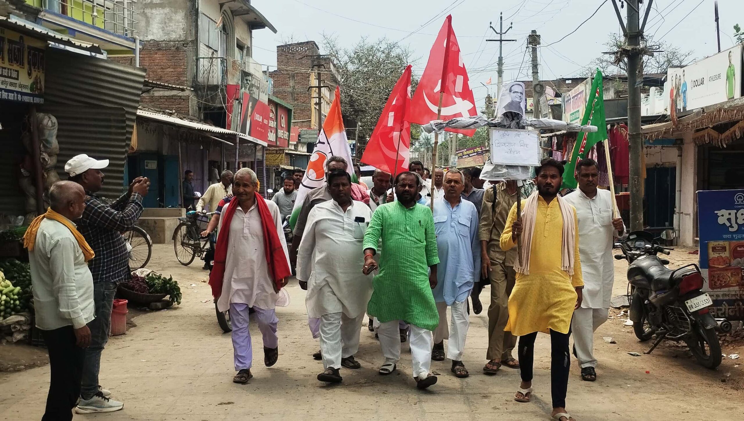 मक्का अनुसंधान केंद्र के स्थानांतरण के खिलाफ महागठबंधन कार्यकर्ताओं ने कृषि मंत्री का फूंका पुतला 7