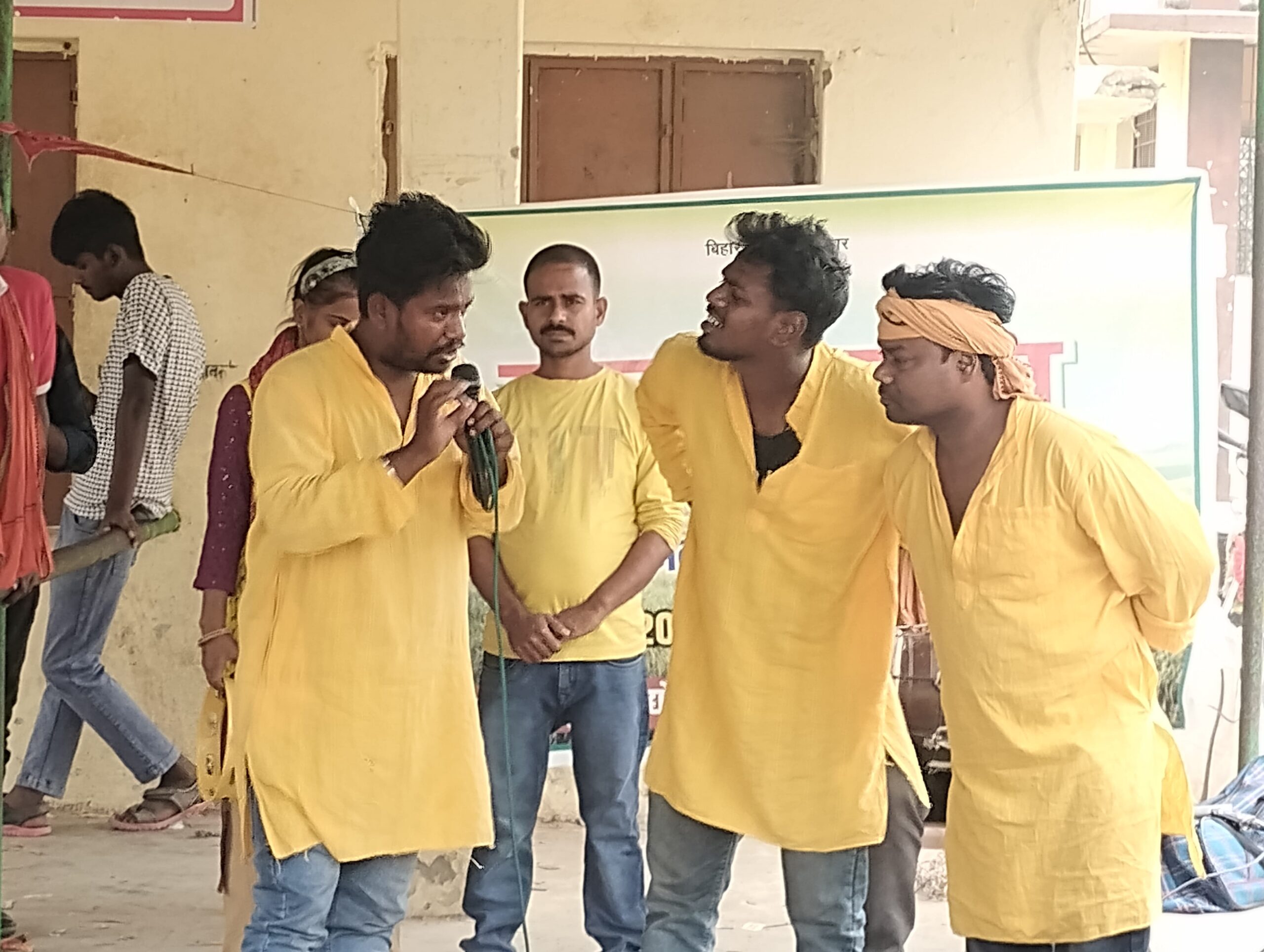 बेगूसराय में किसान जागरूकता को लेकर कला जत्था ने किया नुक्कड़ नाटक प्रदर्शित 2