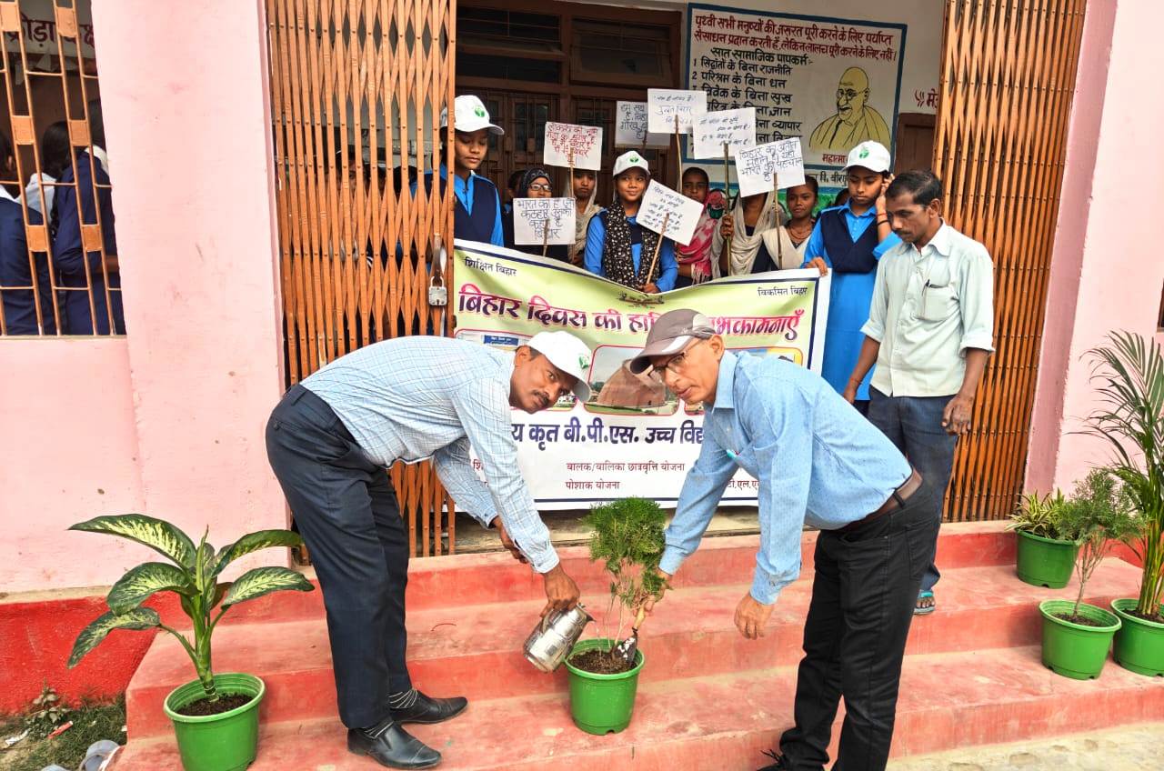 बिहार दिवस के अवसर पर विभिन्न विद्यालय में निकाली गई प्रभातफेरी 3