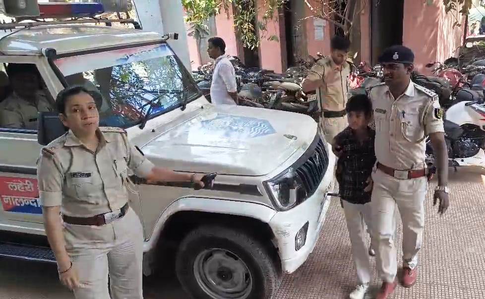 नालंदा: बच्चे का अपहरण कर भाग रहे अपहरणकर्ताओं की बोलेरो गाड़ी जाम में फंसी, बच्चे ने कूदकर बचाई अपनी जान 2
