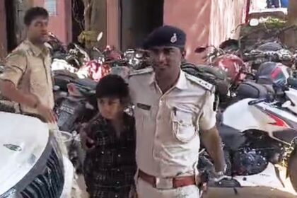 नालंदा: बच्चे का अपहरण कर भाग रहे अपहरणकर्ताओं की बोलेरो गाड़ी जाम में फंसी, बच्चे ने कूदकर बचाई अपनी जान 22