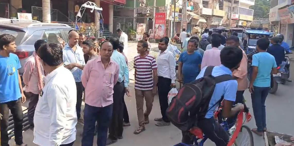नालंदा: बच्चे का अपहरण कर भाग रहे अपहरणकर्ताओं की बोलेरो गाड़ी जाम में फंसी, बच्चे ने कूदकर बचाई अपनी जान 4