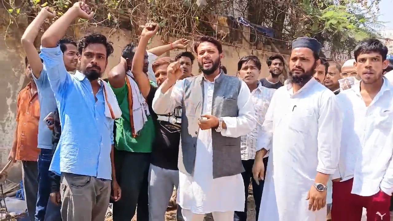 नालंदा: रात के अंधेरे में प्रशासन ने अतिक्रमण के नाम पर नगर निगम ने रिहायशी इलाके पुलपर में चलाया बुलडोजर 4