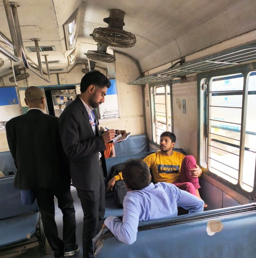 समस्तीपुर मंडल में मेगा टिकट जांच अभियान, 3938 मामलों में 21.36 लाख रुपये की वसूली 1