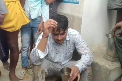 बेगूसराय में हथियार लेकर पहुंचा शिक्षक स्कूल के क्लास रूम, वीडियो हुआ वायरल 31