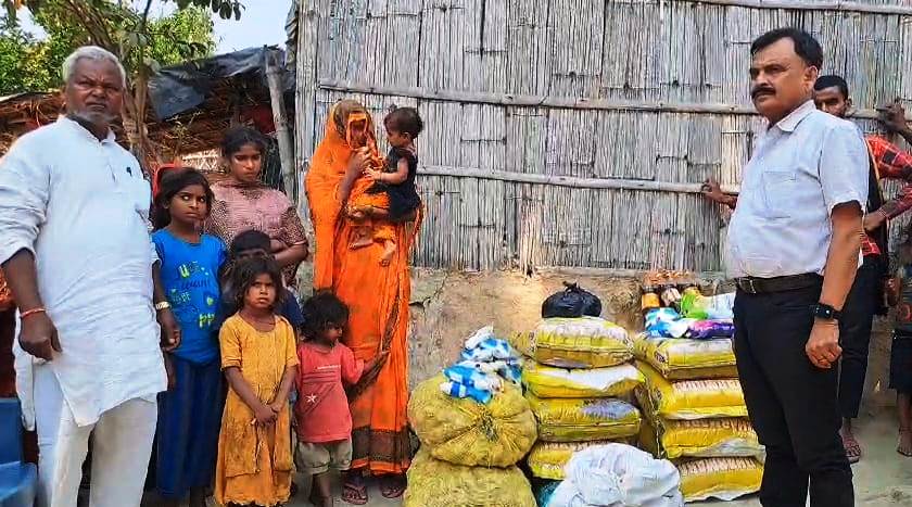 समस्तीपुर: गरीबों के मसीहा भाई राजू सहनी ने पीड़ित मृतक परिवार को सहायता प्रदान कर दिया मानवता का परिचय 2