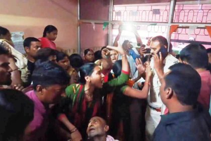 नालंदा: ऑपरेशन के दौरान मरीज की बिगड़ी तबियत, चिकित्सक पर लापरवाही का आरोप लगाकर परिजनों ने किया हंगामा 12