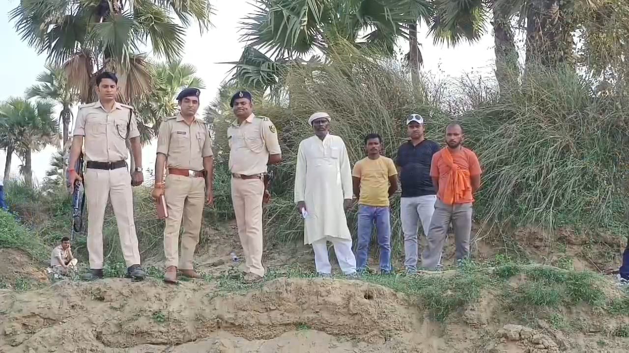 नालंदा-अस्थावां थाना क्षेत्र के तेलिया खंधा से युवती का शव बरामद,परिजनों ने ससुराल पक्ष पर दहेज के कारण लगाया हत्या का आरोप 3