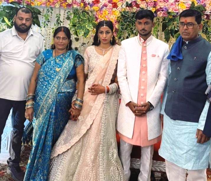 समस्तीपुर: दरोगा जी के बेटे के रिंग सेरेमनी में पहुंचे शराब कारोबारी, फोटो हुआ वायरल, एसपी ने किया निलंबित 1
