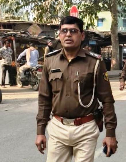 समस्तीपुर: दरोगा जी के बेटे के रिंग सेरेमनी में पहुंचे शराब कारोबारी, फोटो हुआ वायरल, एसपी ने किया निलंबित 2
