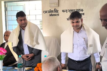 बेगूसराय तेघड़ा में स्थानांतरण के बाद सब जज को दी गई विदाई 16