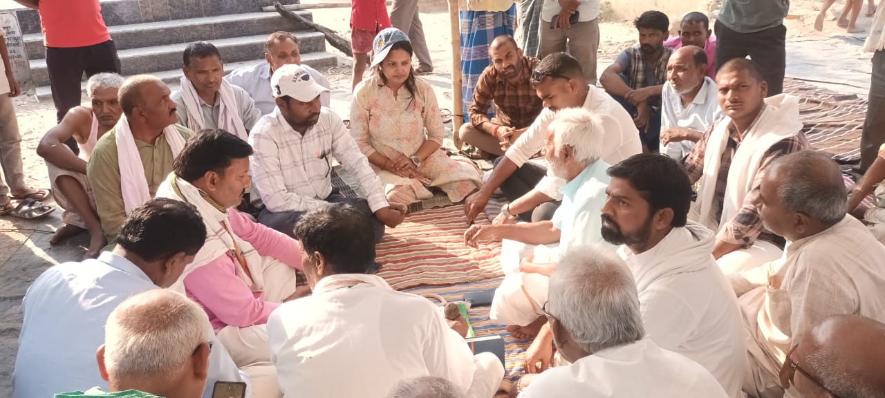 सड़क निर्माण में लापरवाही के खिलाफ महागठबंधन का धरना दूसरे दिन आश्वाशन मिलने से समाप्त 3