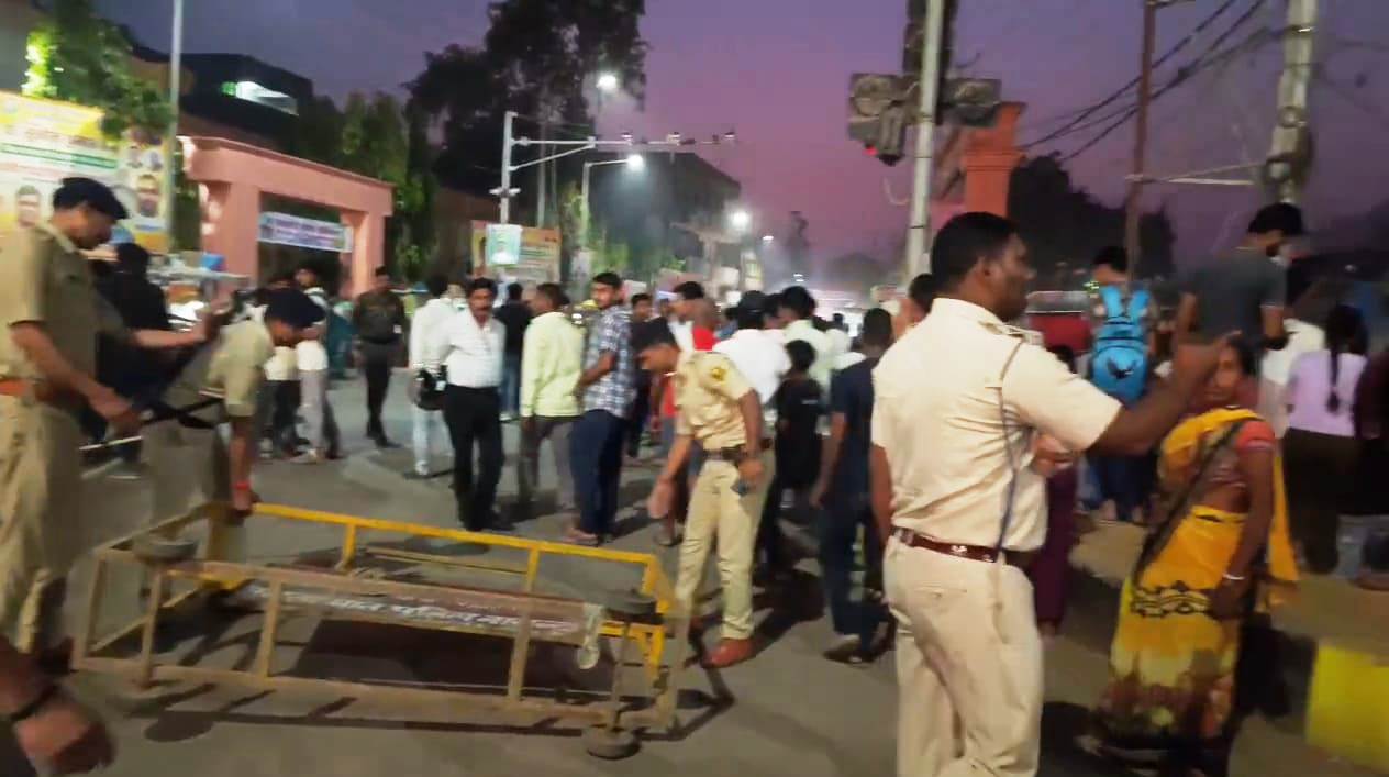 नालंदा: पावापुरी विम्स में इलाजरत शराबी की हुई मौत, परिजनों ने लगाया लहेरी थाना पुलिस पर शराबी के साथ पिटाई का आरोप 2
