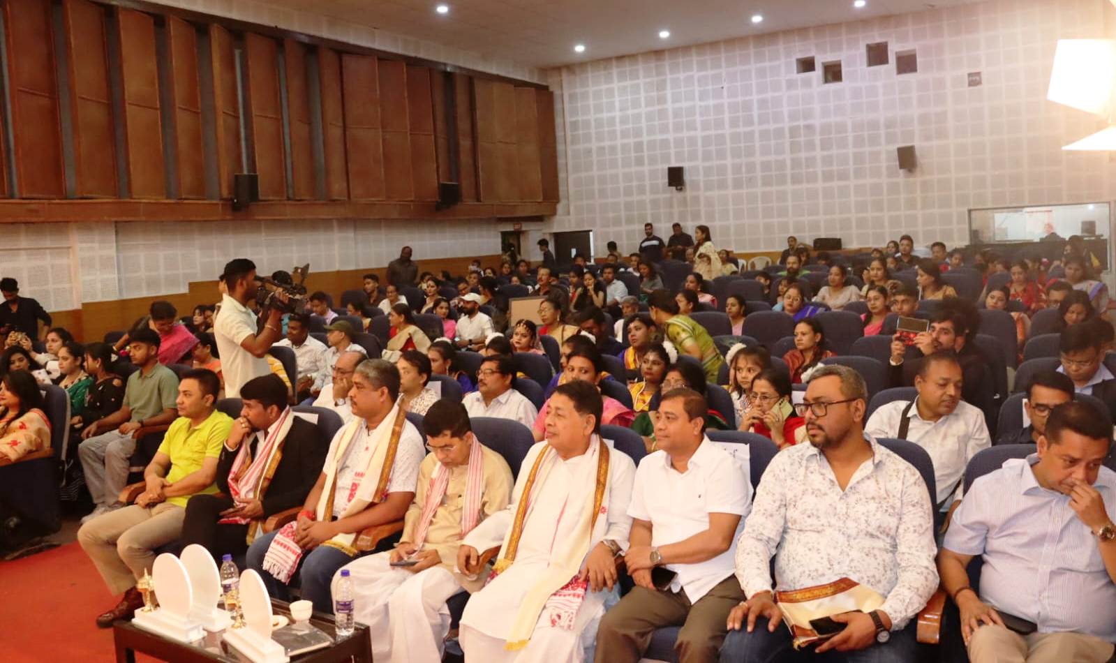 समस्तीपुर के बेटा समाजसेवी भाई राजू को असम सरकार ने महिला दिवस पर विशिष्ट अतिथि के रूप में किया सम्मानित 2