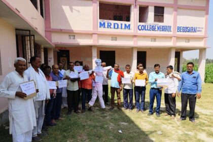 एमआरडी इंटर कालेज मेघौल के कर्मियों ने नीतीश कुमार का पुतला दहन कर किया विरोध प्रदर्शन 23