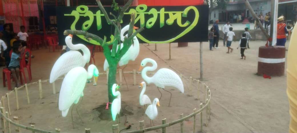 लोक रंग यात्रा का शुभारंभ में हरी झंडी पद्मश्री सुधा वर्गीज, वरिष्ठ रंगकर्मी संजय उपाध्याय एवं पूर्व विधान पार्षद भूमिपाल राय ने दिखाया 3
