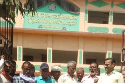 वित्तरहित शिक्षानीति के खिलाफ शिक्षामंत्री का किया पुतला दहन 8