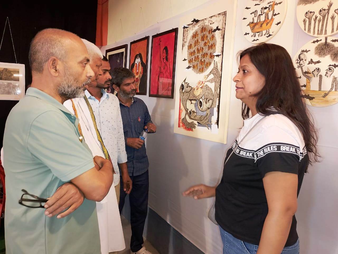 राष्ट्रीय कला प्रदर्शनी में लगाये गए उत्कृष्ट प्रदर्श लोगों को अपनी ओर किया आकृष्ट 4