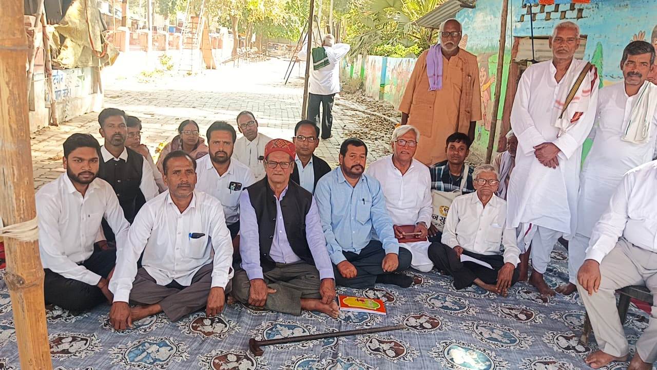 तेघड़ा में कोर्ट भवन निर्माण की मांग को लेकर अधिवक्ताओं ने दिया धरना 2