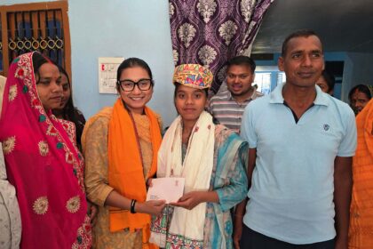 समस्तीपुर सांसद शाम्भवी चौधरी ने सत्या कुमारी से मिलकर दी बधाई 12