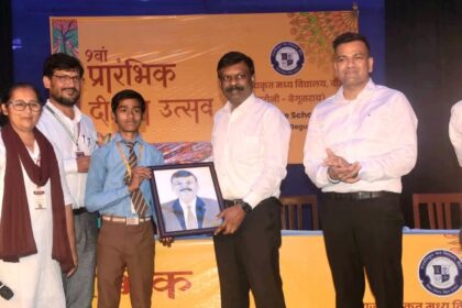 सफलता के लिए हमें अपना मानक स्वयं तय करना होगा और अपने सपनों को साकार करने के लिए निरंतर परिश्रम करना होगा – डॉ एस सिद्धार्थ 20