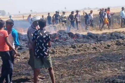 बेगूसराय में आग लगने से 30 बीघा से अधिक गेहूं की फसल जलकर हुई राख,किसानों के अरमानों पर पानी फिर गया 21