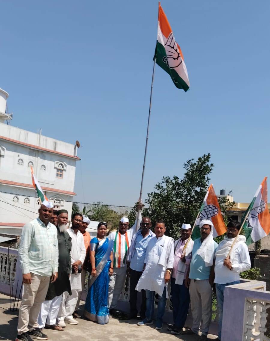 तेघड़ा में हर घर कांग्रेस का झंडा कार्यक्रम द्वारा कार्यकर्ताओं को जोड़ा गया 3