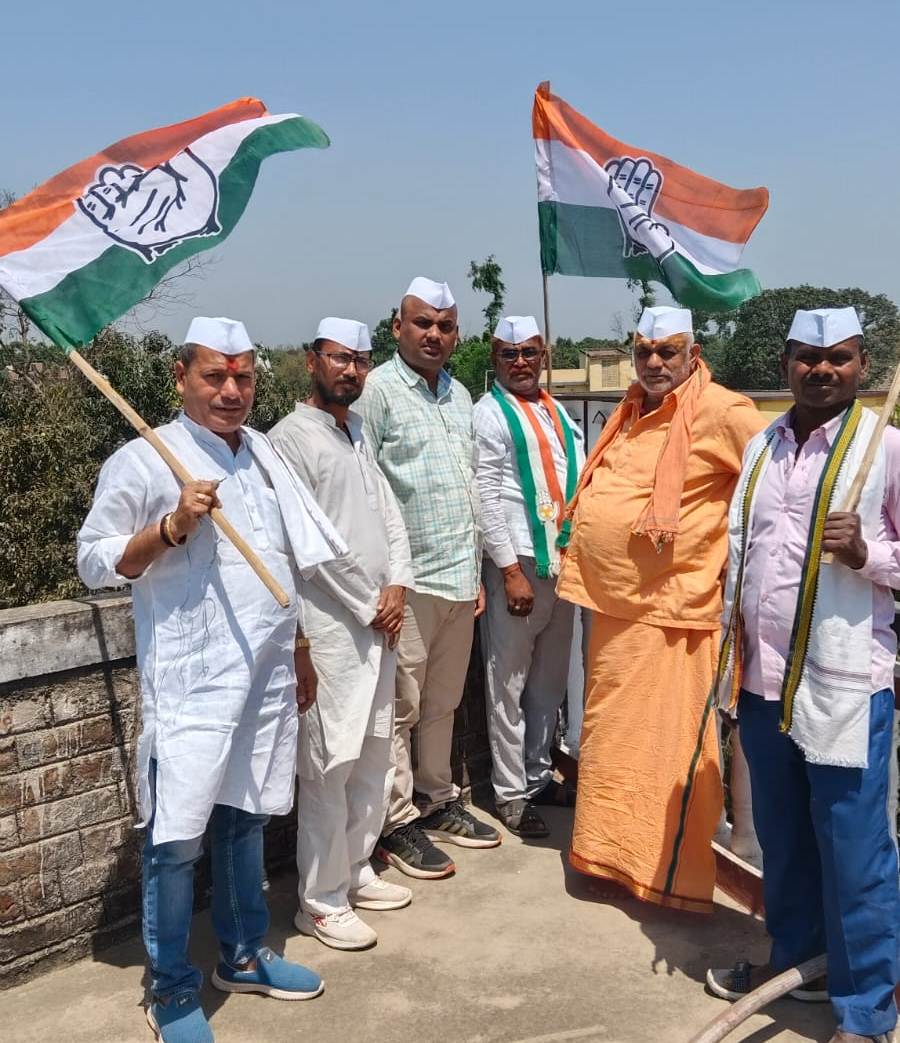 तेघड़ा में हर घर कांग्रेस का झंडा कार्यक्रम द्वारा कार्यकर्ताओं को जोड़ा गया 2