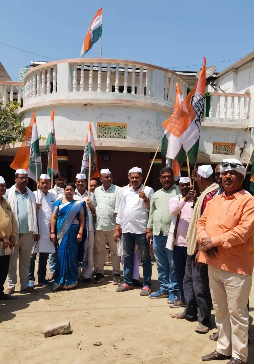 तेघड़ा में हर घर कांग्रेस का झंडा कार्यक्रम द्वारा कार्यकर्ताओं को जोड़ा गया 1