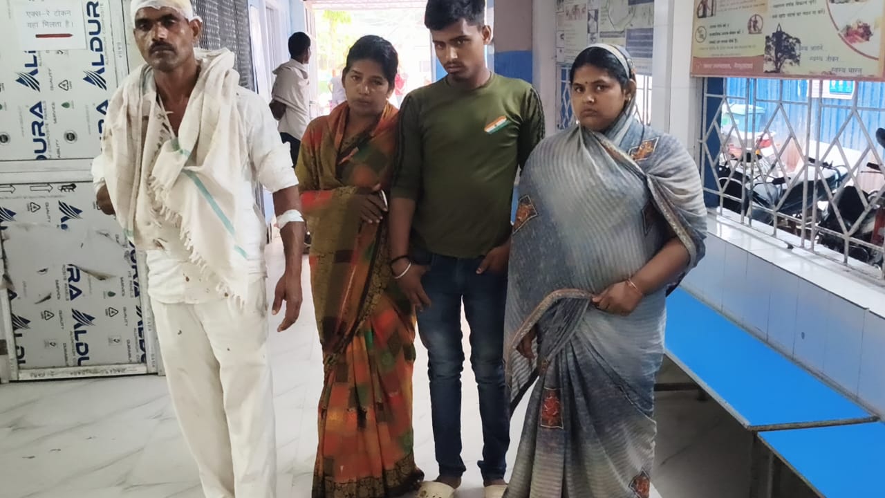 बेगूसराय में दबंगों ने घर पर चढ़कर लाठी डांटे से लैस होकर पूरे परिवार को किया पिटाई, महिला समेत चार लोग गंभीर रूप से घायल 3