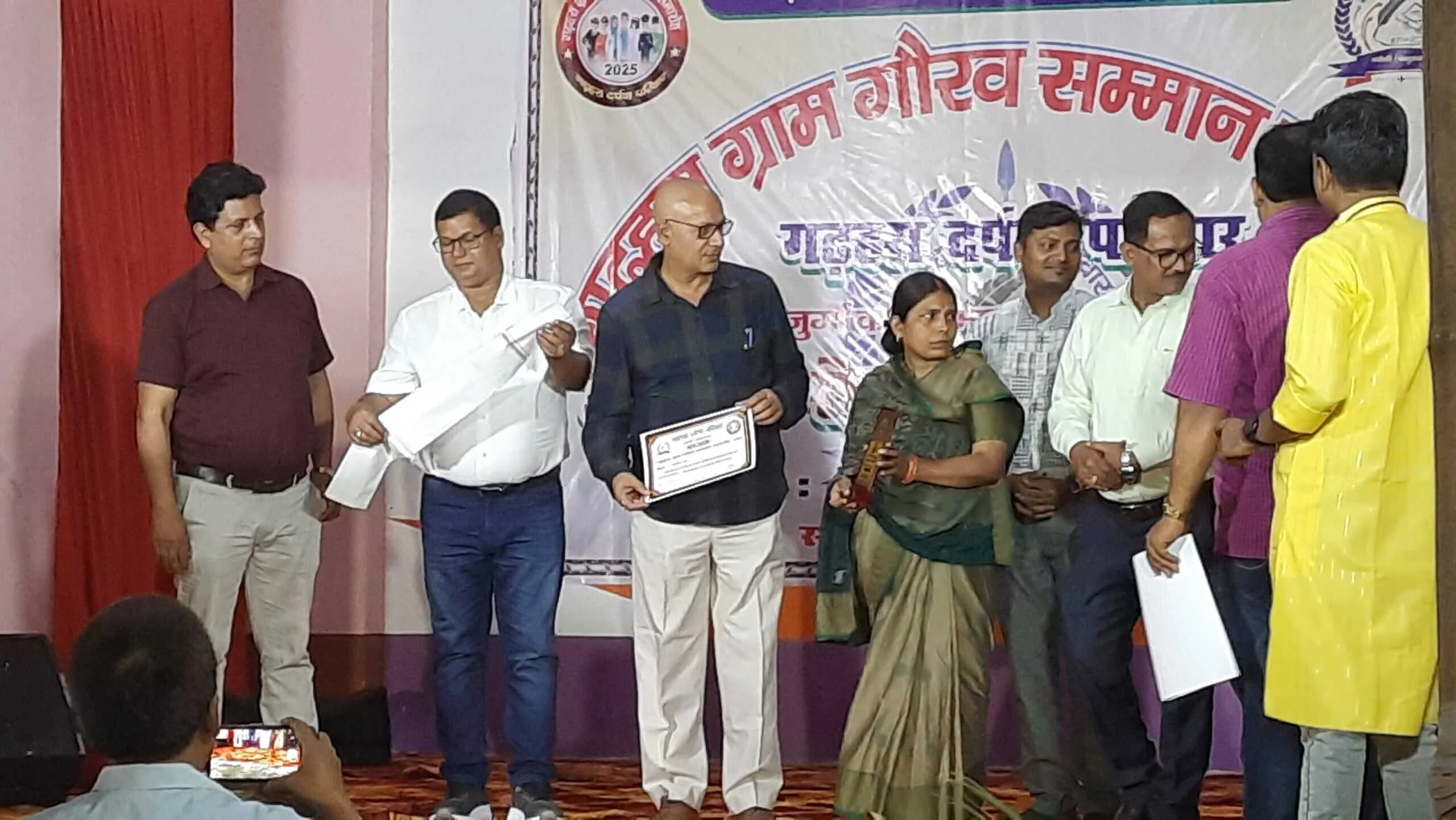 बेगूसराय में गढ़हरा दर्पण परिवार की ओर से ग्राम गौरव सम्मान समारोह का आयोजन 5
