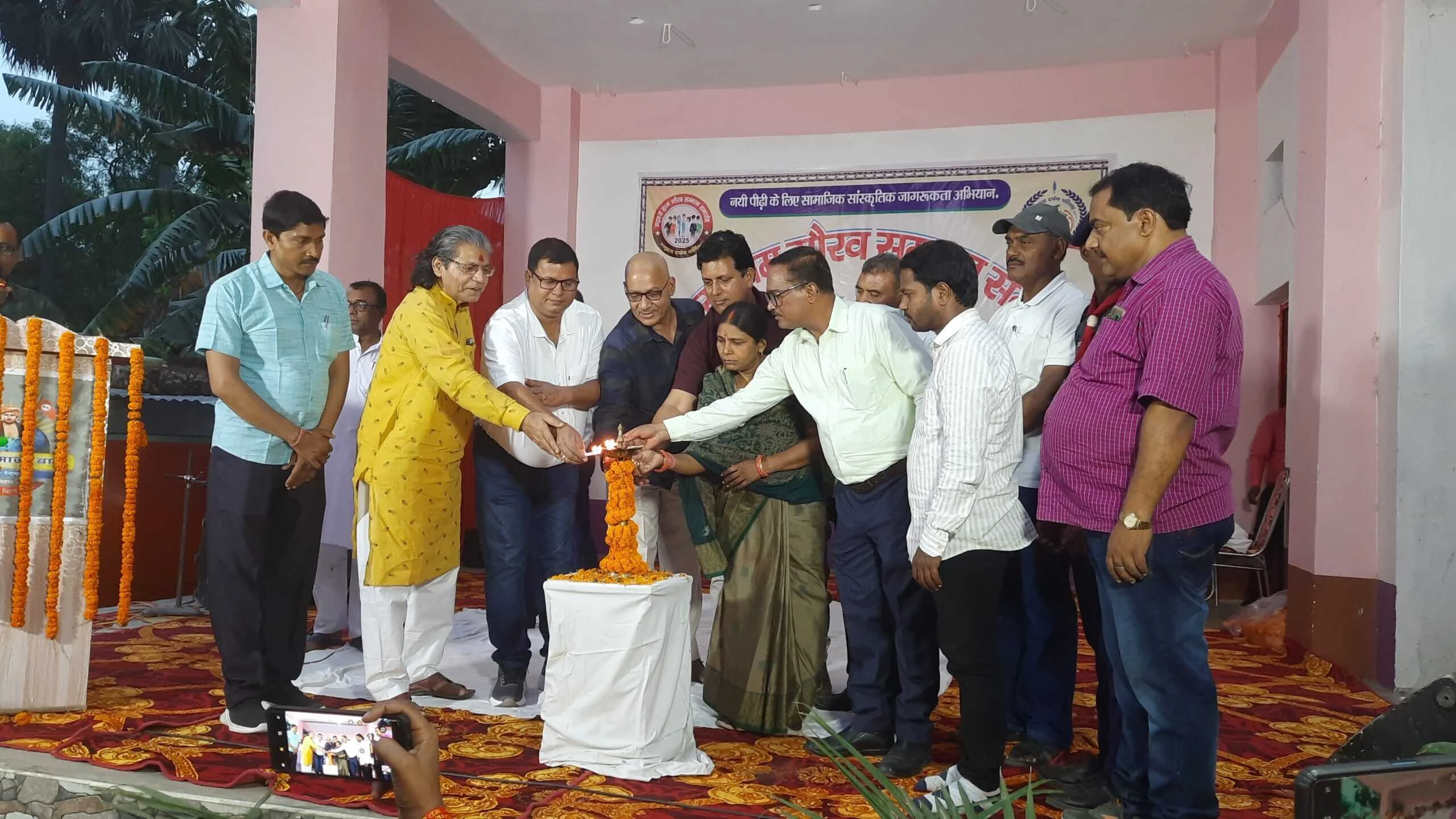 बेगूसराय में गढ़हरा दर्पण परिवार की ओर से ग्राम गौरव सम्मान समारोह का आयोजन 2