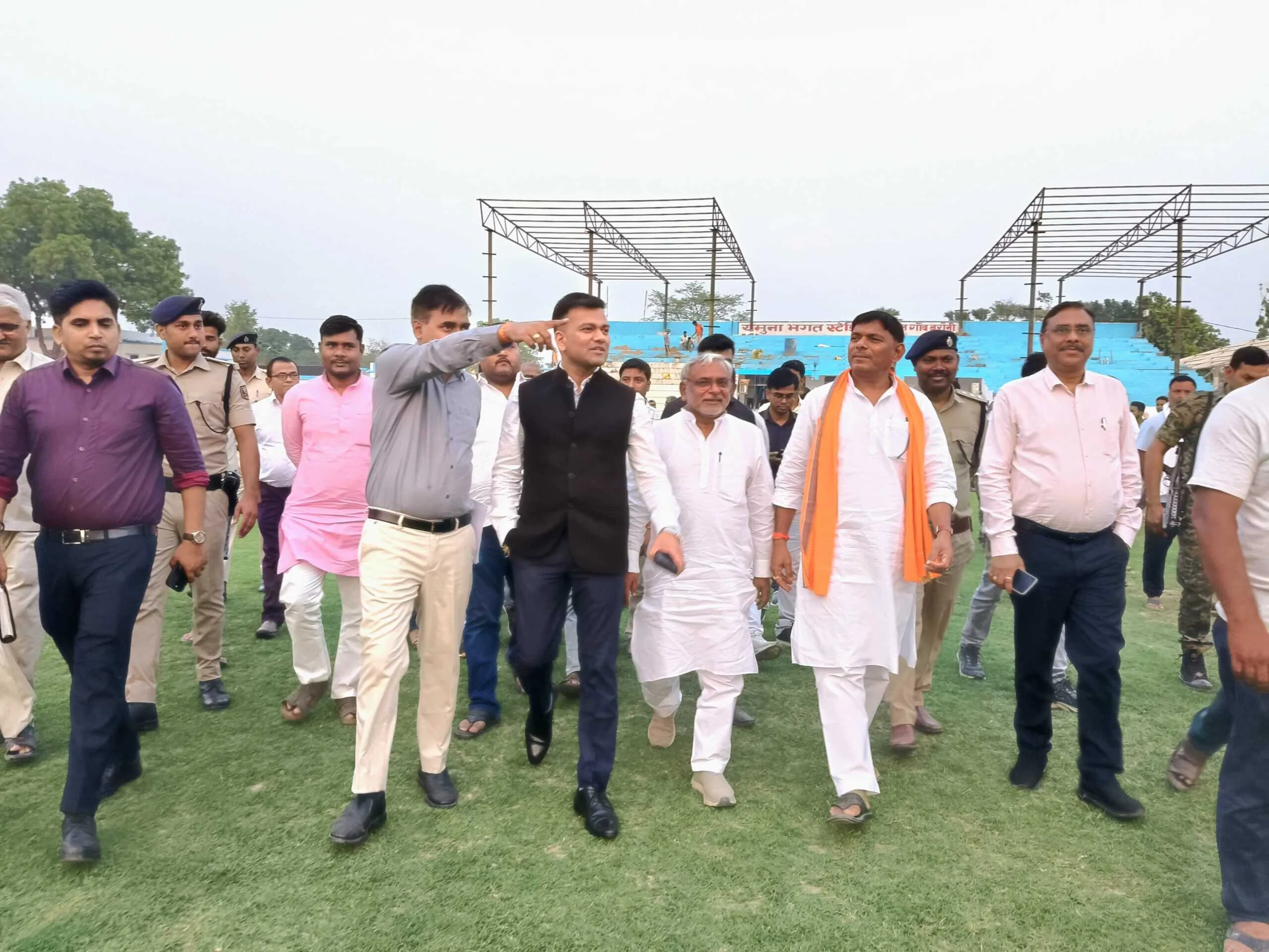 बेगूसराय में खेलों इंडिया यूथ गेम आयोजन को लेकर खेल स्टेडियम मे चल रही तैयारियां का खेल मंत्री और जिलाधिकारी ने लिया जायज  2