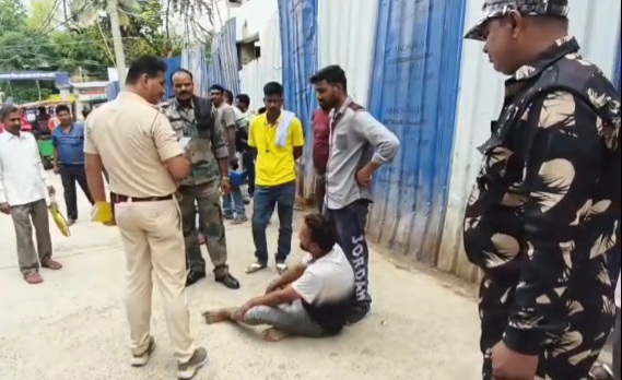बेगूसराय में पहले शादी फिर तकरार फिर बचपन के प्रेमी के साथ पत्नी  हुआ फरार,  विलखते रह गए पति 5