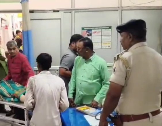 बेगूसराय में तेज रफ्तार ट्रक ने बाइक पर सवार पति और पत्नी को कुचला, हादसे में पत्नी की घटनास्थल पर ही दर्दनाक मौत, पति बाल बाल बच बचे 2