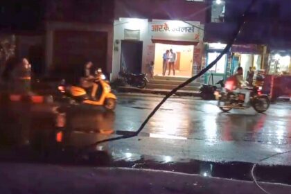समस्तीपुर: तेज आंधी व बारिश से सड़क पर टूटकर गिरा बिजली का तार, बाल बाल बचे लोग 16