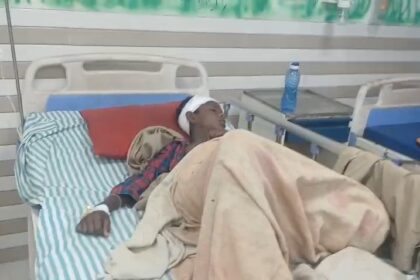 बेगूसराय में आंधी तूफान के कारण एक विशाल पेड़ घर के ऊपर गिरा, तीन लोग दबकर गंभीर रूप से घायल 25