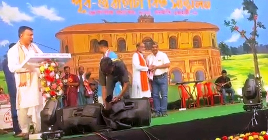 समस्तीपुर: असम के गुवाहाटी महानगर में आयोजित बिहू सम्मेलन में ‘पूर्व गुवाहाटी बिहू समिति’ द्वारा समाजसेवी राजू सहनी को उत्कृट सामाजिक कार्य के लिए किए गए सम्मानित 5